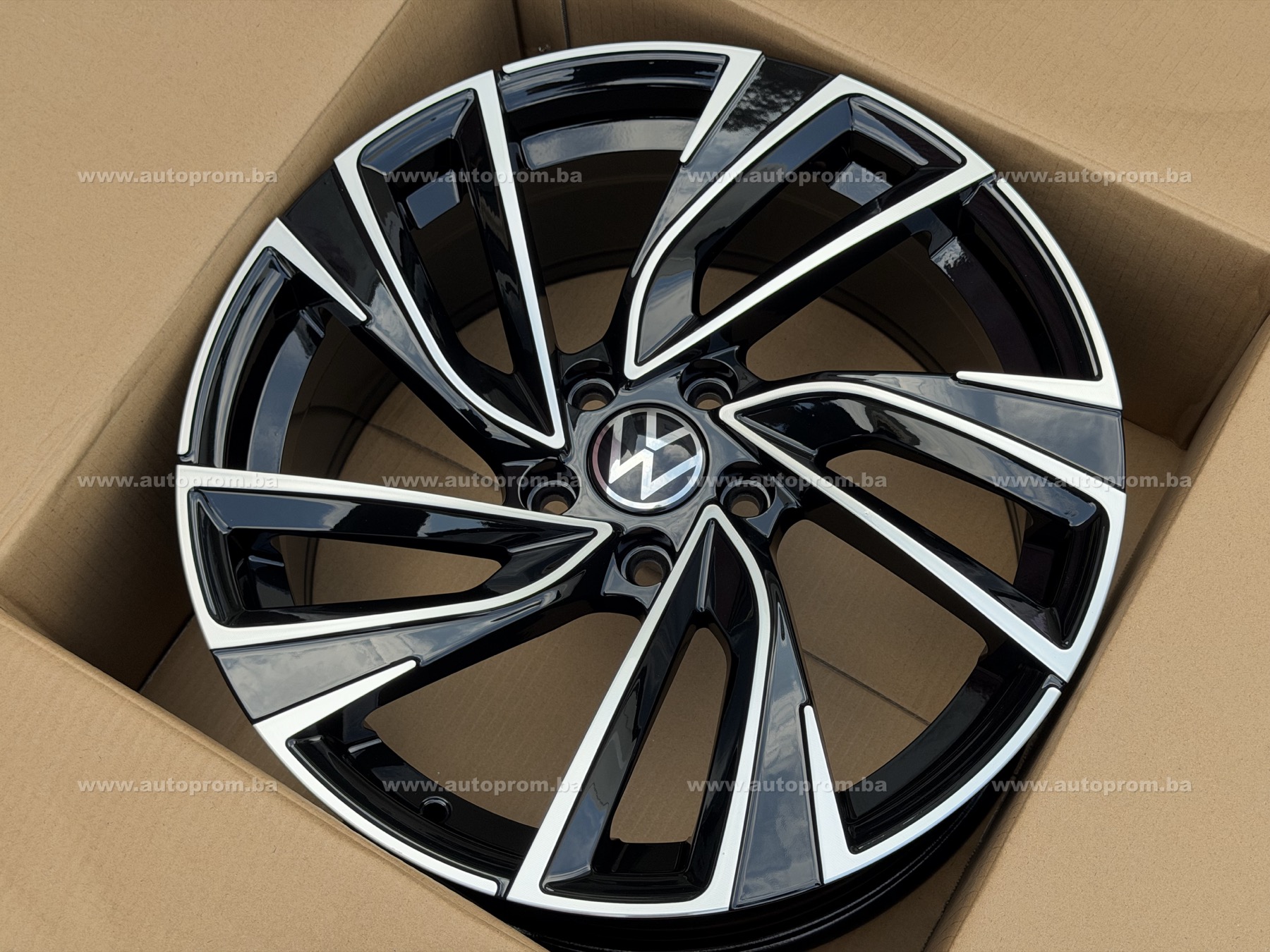 Alu Felge VW 18 Adelaide Golf Passat Tiguan T-Roc B9 (8J, ET:45)
