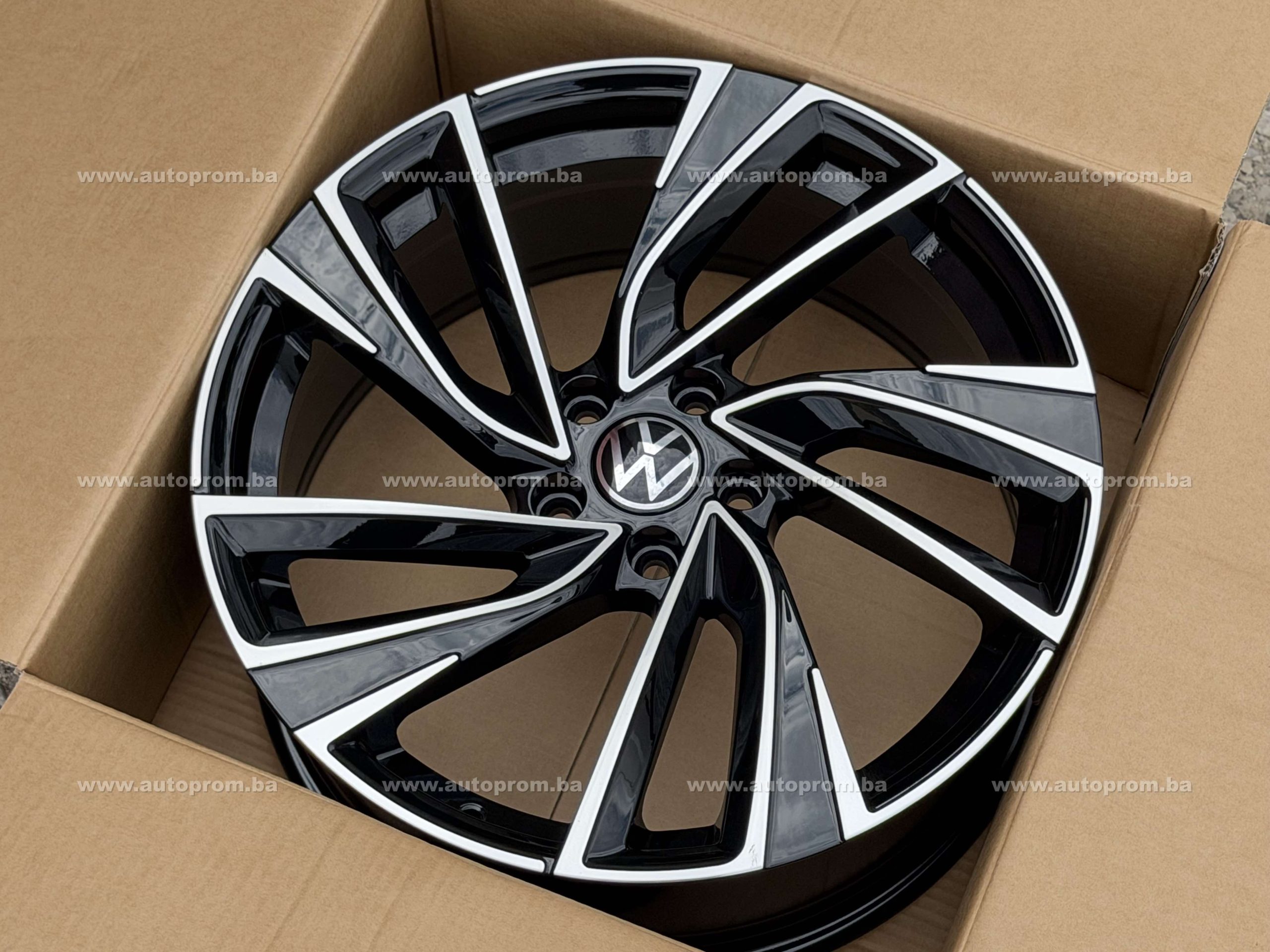 Alu Felge VW 19 ADELAIDE Golf Passat Tiguan T-Roc B9 (8J, ET:45)